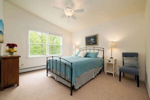 3 chambres, fer et planche à repasser, Wi-Fi, draps fournis