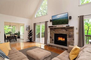TV, fireplace, offices - The Lookout * Lake * Masthope * Firepit * Arcade (Lackawaxen)
