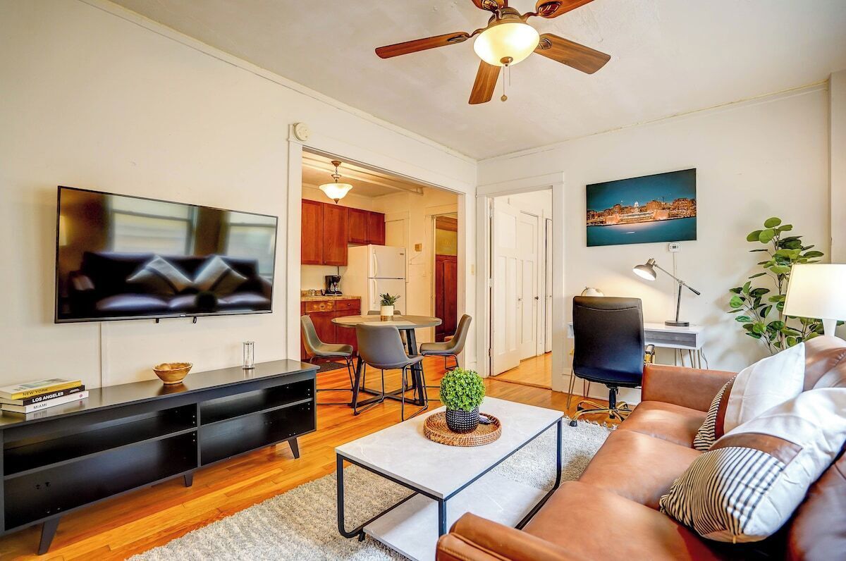 Downtown 1 block from Capitol. 2 bedroom.