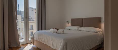 1 bedroom, desk, travel cot, free WiFi