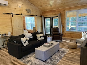 Smart TV - NEW! COZY 4 Guest Cabin in Damascus! PET FRIENDLY!  (Damascus)