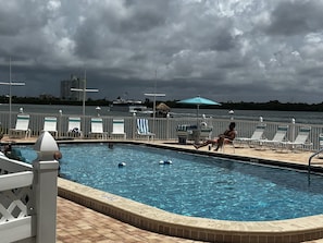 Piscine extérieure, piscine chauffée