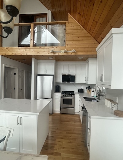 Lakefront on Shuswap- perfect for families