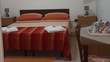 1 bedroom, WiFi (free), bed sheets