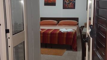 1 bedroom, WiFi (free), bed sheets