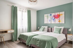 5 bedrooms, desk, iron/ironing board, travel cot
