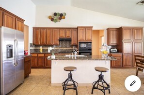 電子レンジ、オーブン、コンロ、食器洗い機