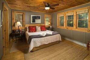 2 bedrooms, iron/ironing board, WiFi, bed sheets - World-Class Hiking by day. Hot Tub by Night (Boone)