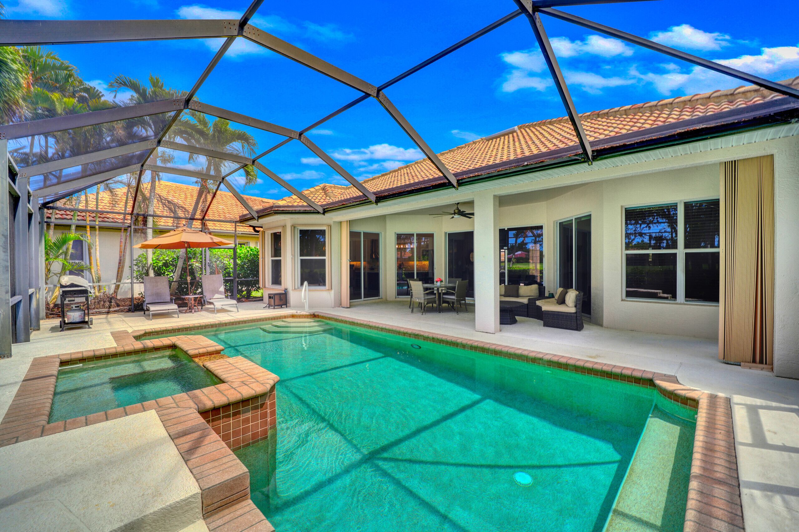 Lely Resort Pool Home, Newly Renovated