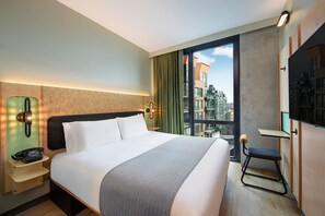 Egyptian cotton sheets, premium bedding, in-room safe, desk