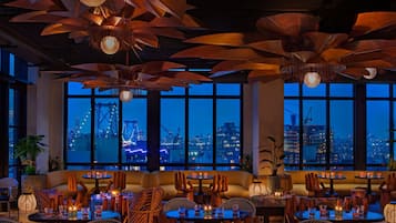 3 bars, bar à cocktails, lounge dans le hall, bar sur le toit