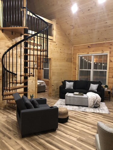 NEW! COZY 6 Guest Cabin in Damascus, VA---CLOSE  to Creeper Trial! PET FRIENDLY