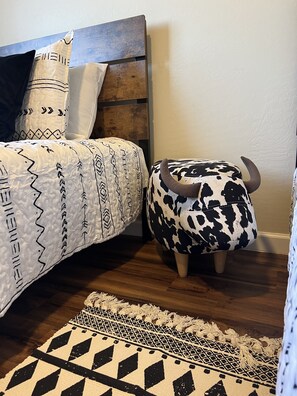 2 bedrooms, free WiFi, bed sheets - Cozy Cowboy Condo (Paradise Valley)