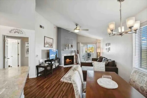 TV connectée, cheminée