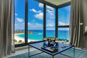 Deluxe Condo, 1 Bedroom, Beach View | Living area