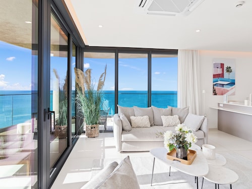 Fourteen at Mullet Bay