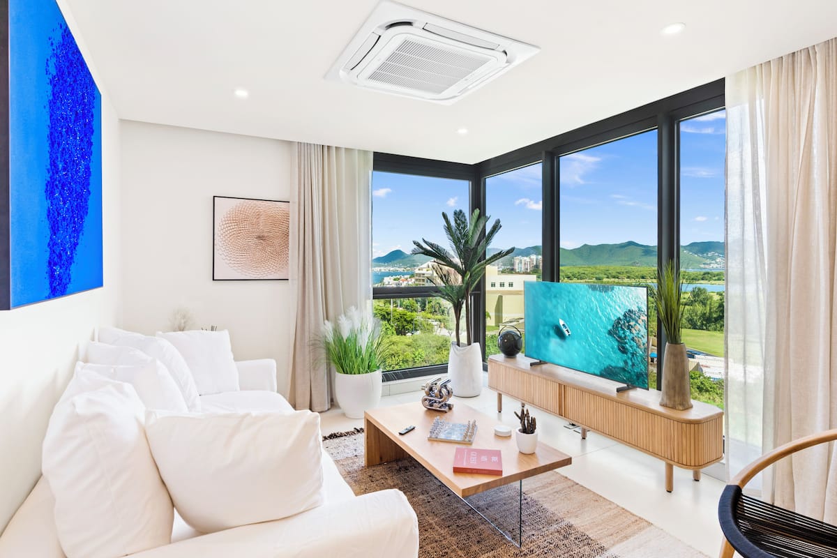 Comfort Apartment, 1 King Bed, Lagoon View | Living room | Smart TV