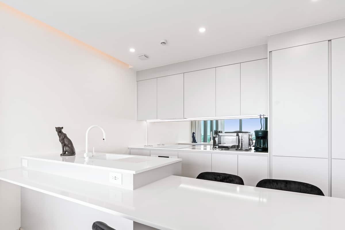Deluxe Condo, 2 Bedrooms, Beach View, Oceanfront | Private kitchen | Microwave, stovetop, dishwasher, coffee/tea maker