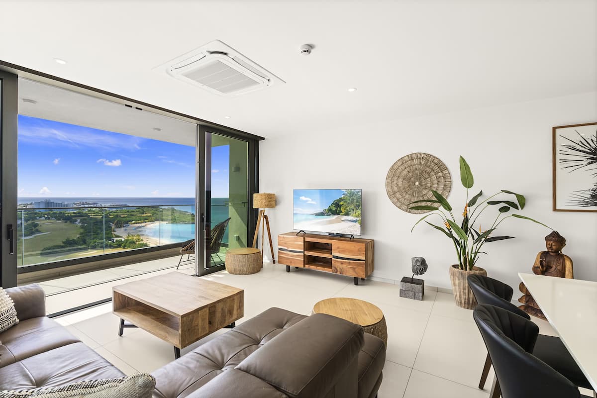 Luxury Apartment, 2 Bedrooms, Balcony, Beach View | Living area | Smart TV