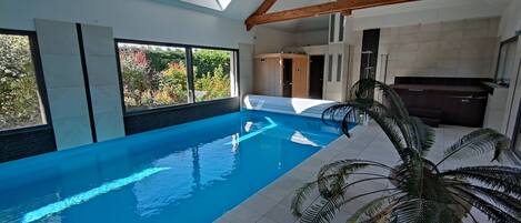屋内プール、温水プール