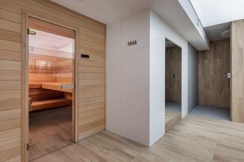 Modern Apartment with Balcony | Spa, Fitness, Close to the Beach