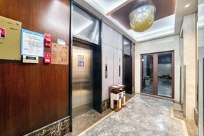 Lobby lounge - Waterfront Garden Hotel (Huzhou)