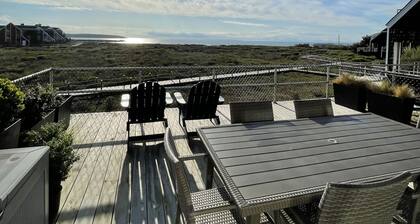 Waterfront Condominium on Fort Pond Bay with beautiful Sunsets