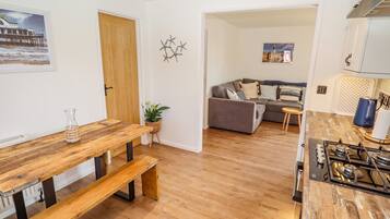 Cottage | 2 bedrooms, individually decorated, individually furnished, free WiFi