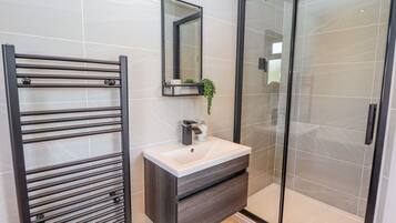 Cottage | Phòng tắm | Buồng tắm vòi sen