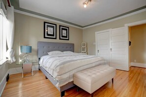 3 bedrooms, desk, WiFi - Beautiful Home in Calgary, Private Garden and Deck (Calgary)