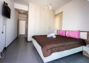 House | 3 bedrooms, iron/ironing board, free WiFi, bed sheets - Remarkable 3-bed House in Paralimni (Paralimni)