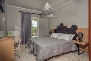 3 bedrooms, iron/ironing board, free Internet, bed sheets