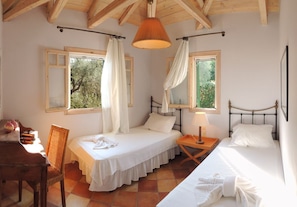 2 bedrooms, iron/ironing board, Internet, bed sheets