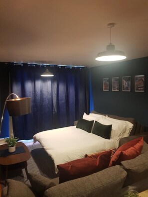 2 bedrooms, WiFi - City Centre Apartment - Fantastic Location (Birmingham)