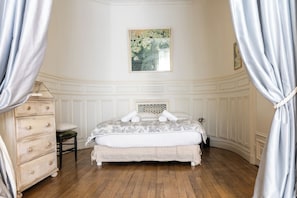 4 chambres, fer et planche à repasser, accès à Internet, literie fournie