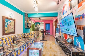 TV - Luxurious Tech Home With Acquarium, Gym & Alexa (Nairobi)