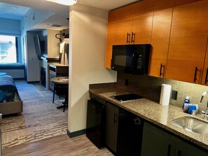 Fridge, microwave, stovetop, dishwasher - Beautiful Top Floor Remodeled Monache Studio. Dogs Considered. (Mammoth Lakes)