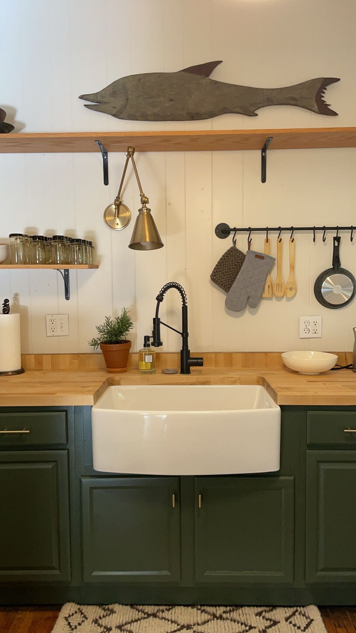Combined shower/bathtub, eco-friendly toiletries, hair dryer, towels