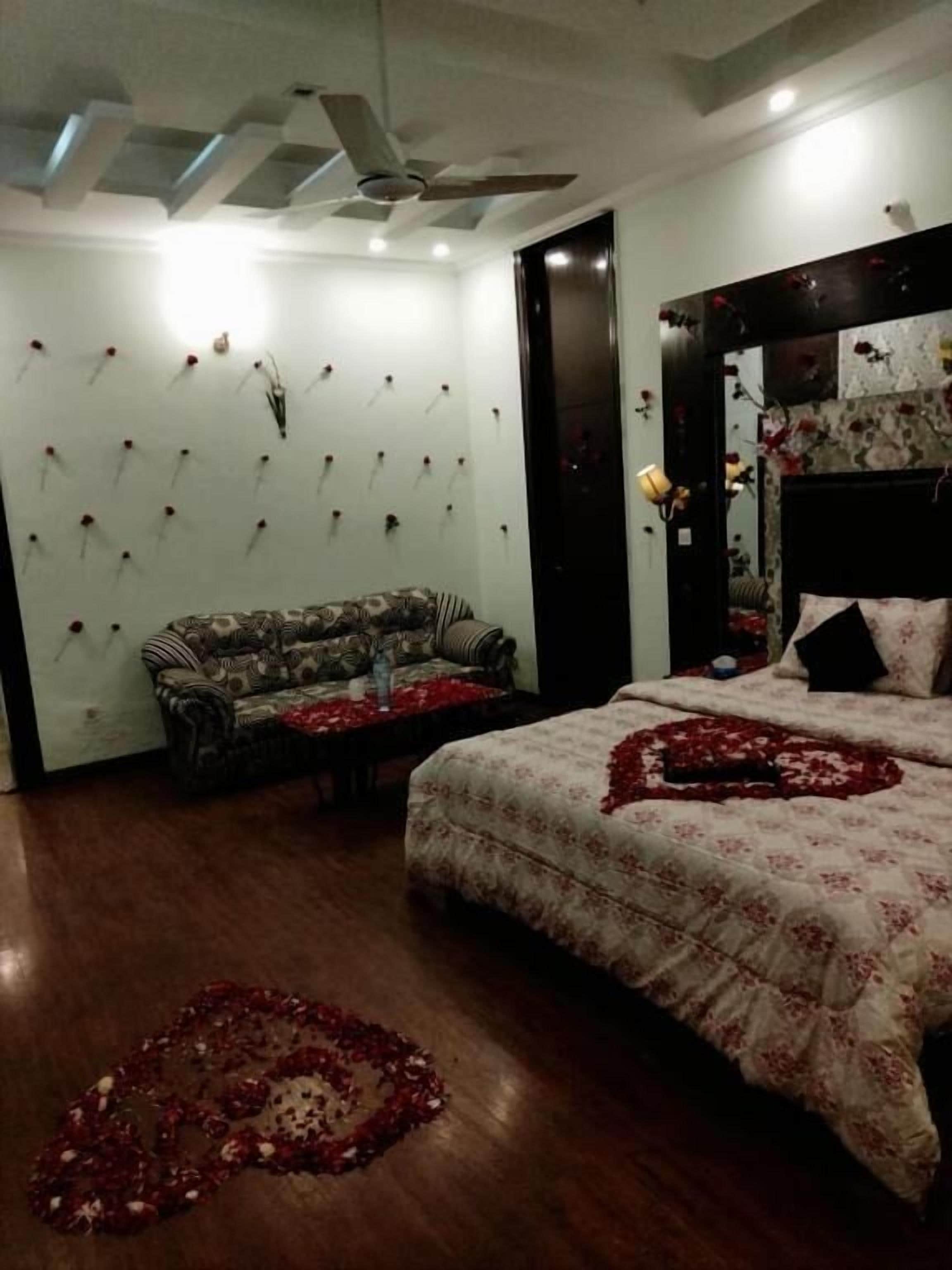 deluxe double room | free wifi, bed sheets