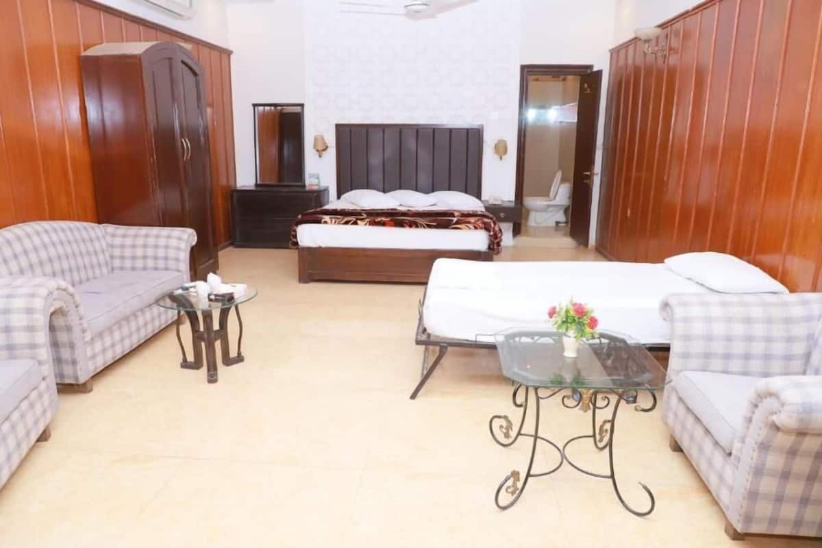 Habitación triple Deluxe | Wifi gratis y ropa de cama