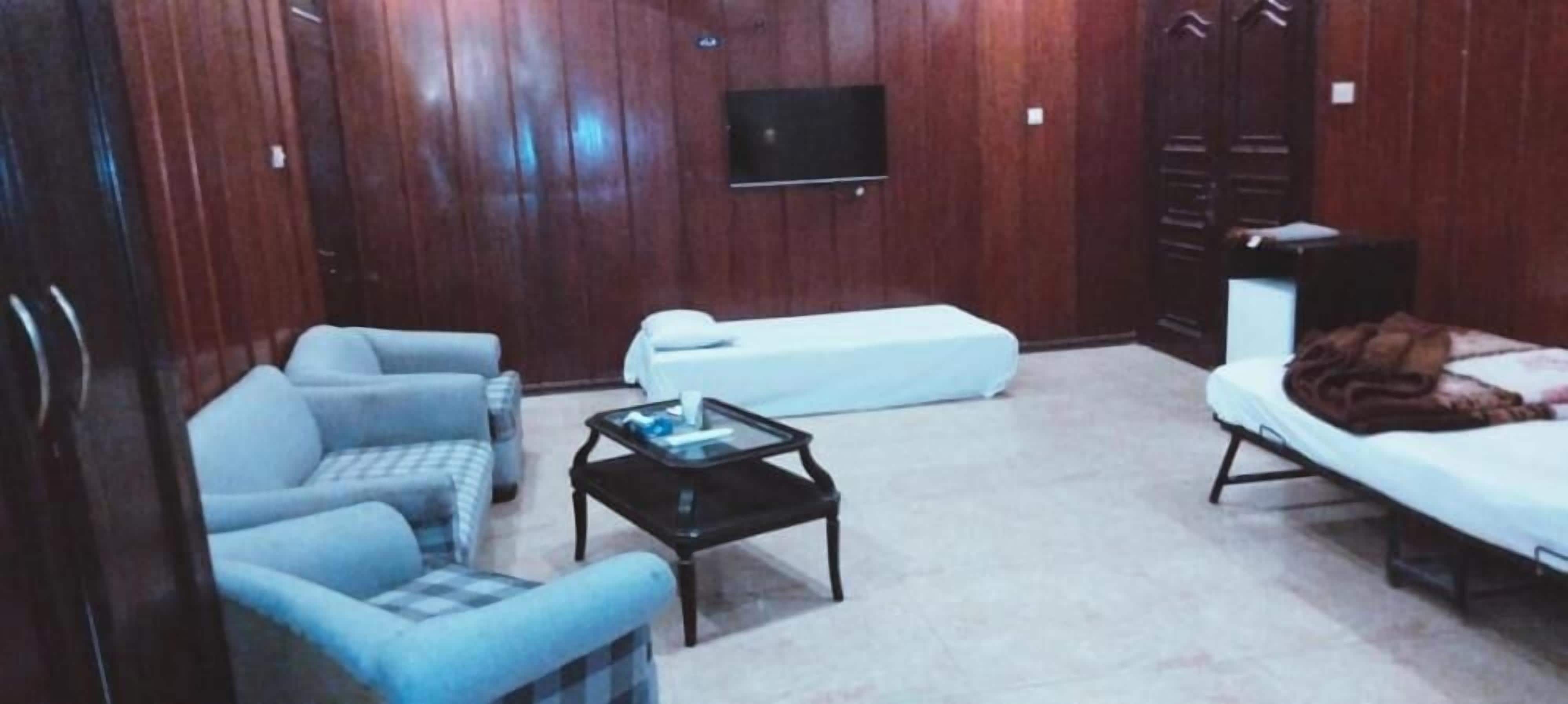 deluxe triple room | free wifi, bed sheets