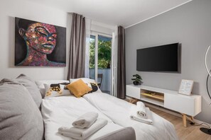 4 slaapkamers, een bureau, een strijkplank/strijkijzer, wifi