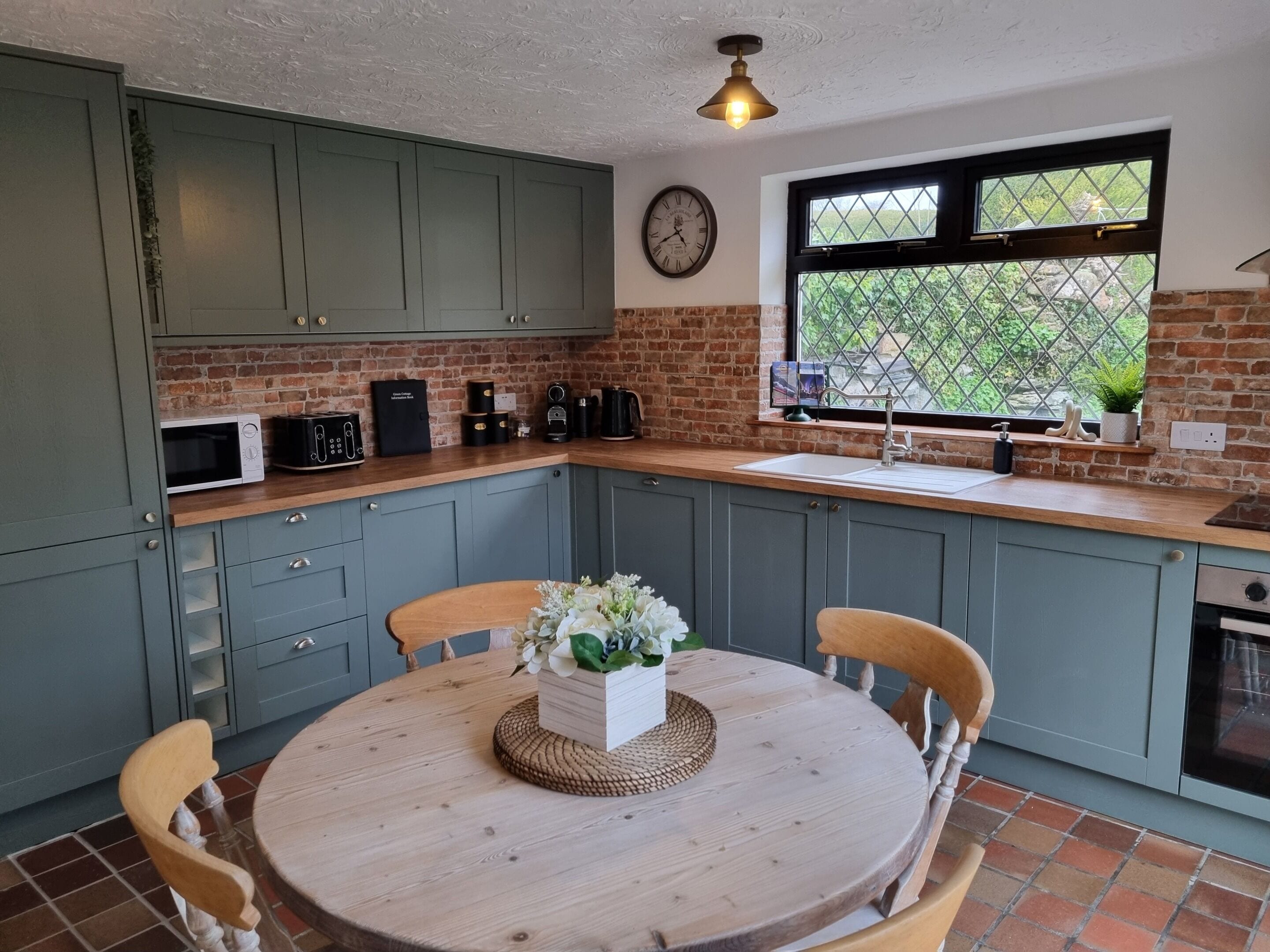 Cottage Comfort, kamar mandi pribadi (Green Cottage) | Dapur bersama