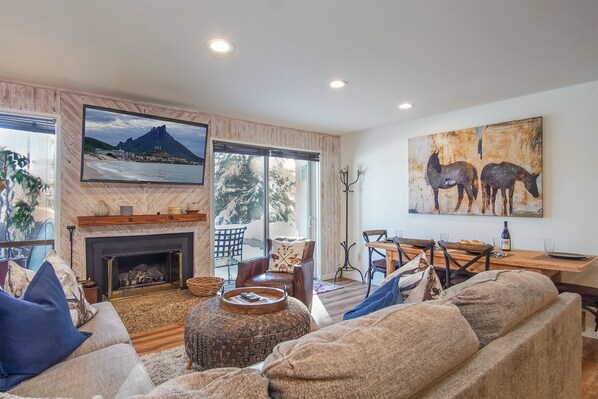 Télévision, cheminée