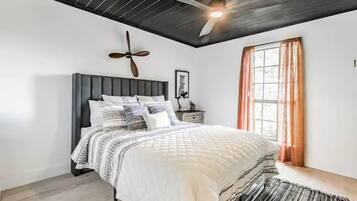 5 bedrooms, in-room safe, desk, iron/ironing board