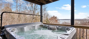 Incredible view of Beaver Lake from the private hot tub