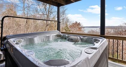 Incredible view of Beaver Lake from the private hot tub
