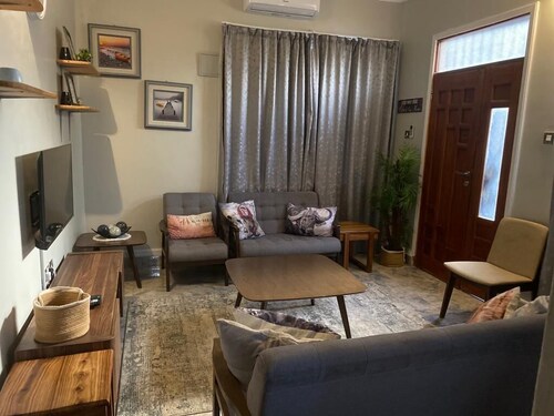 Tulivu House - 2-bedroom vacation home close to the beach