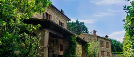 المنشأة من الخارج