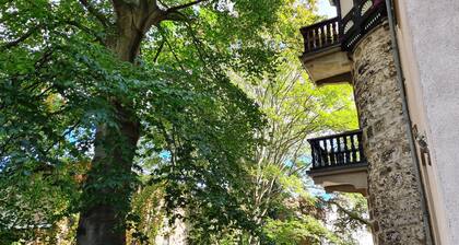 Large stylishly furnished holiday flat in a quiet and central location